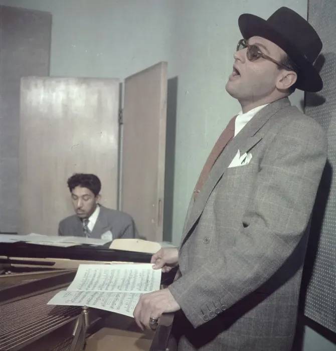 Framed Print : Portrait of Frankie Laine, New York, N.Y. 1946. Creator: William Paul Gottlieb Framed Print : Portrait of Frankie Laine, New York, N.Y. 1946. Creator: William Paul Gottlieb