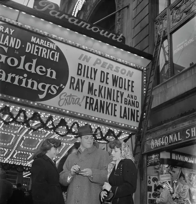 Framed Print : Portrait of Frankie Laine, Paramount Theater, New York, N.Y. 1946. Creator: William Paul Gottlieb Framed Print : Portrait of Frankie Laine, Paramount Theater, New York, N.Y. 1946. Creator: William Paul Gottlieb