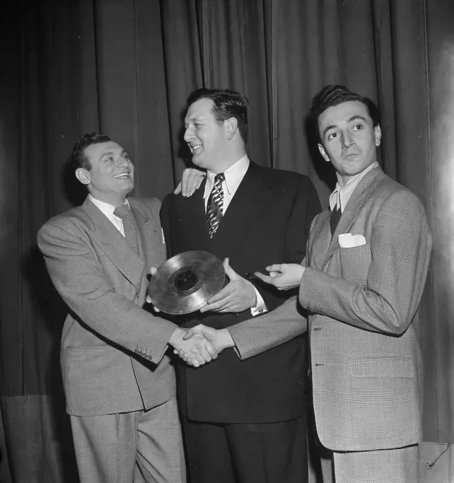 Framed Print : Portrait of Frankie Laine and Vic Damone, New York, N.Y. 1946. Creator: William Paul Gottlieb Framed Print : Portrait of Frankie Laine and Vic Damone, New York, N.Y. 1946. Creator: William Paul Gottlieb
