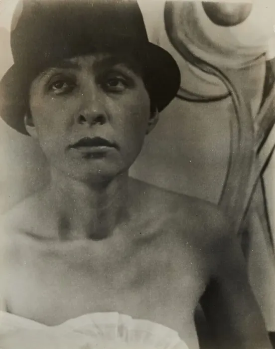 Framed Print : Portrait of Georgia O'Keeffe (1887-1986), 1918. Creator: Stieglitz, Alfred (1864-1946) Framed Print : Portrait of Georgia O'Keeffe (1887-1986), 1918. Creator: Stieglitz, Alfred (1864-1946)