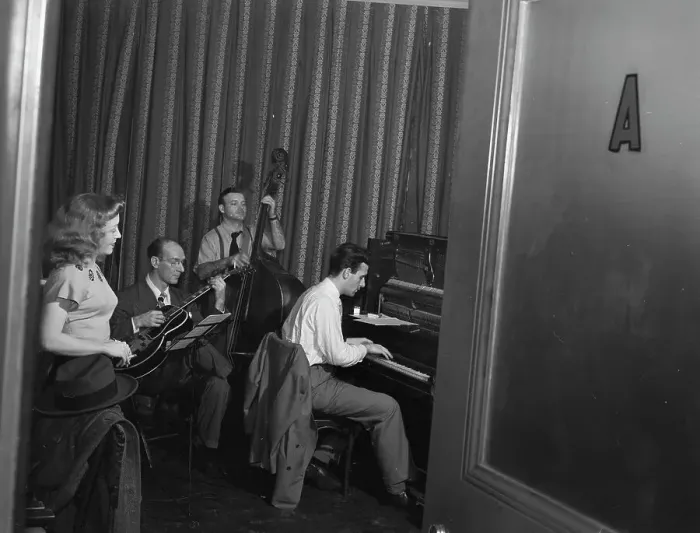 Framed Print : Portrait of Helen Carr, Sammy Herman, Joe Bianco, and Donn Trenner, Nola's, N.Y. ca. Feb. 1947. Creator: William Paul Gottlieb Framed Print : Portrait of Helen Carr, Sammy Herman, Joe Bianco, and Donn Trenner, Nola's, N.Y. ca. Feb. 1947. Creator: William Paul Gottlieb
