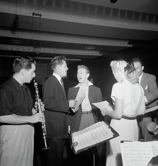 Framed Print : Portrait of Jerry Wald, Gordon MacRae, Mel Tormé, Marion Hutton...Saturday Teentimers Show, NY, 1947 Creator: William Paul Gottlieb Framed Print : Portrait of Jerry Wald, Gordon MacRae, Mel Tormé, Marion Hutton...Saturday Teentimers Show, NY, 1947 Creator: William Paul Gottlieb