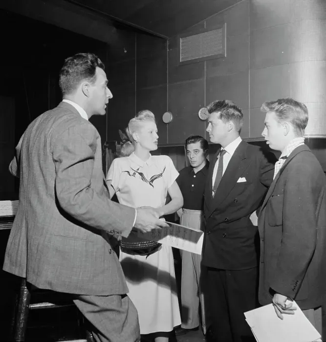 Framed Print : Portrait of Jerry Wald, Gordon MacRae, Mel Tormé, Marion Hutton...Saturday Teentimers Show, NY, 1947 Creator: William Paul Gottlieb Framed Print : Portrait of Jerry Wald, Gordon MacRae, Mel Tormé, Marion Hutton...Saturday Teentimers Show, NY, 1947 Creator: William Paul Gottlieb