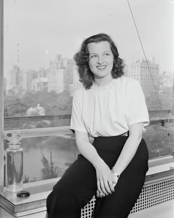 Framed Print : Portrait of Jo Stafford, New York, N.Y.(?), ca. July 1946. Creator: William Paul Gottlieb Framed Print : Portrait of Jo Stafford, New York, N.Y.(?), ca. July 1946. Creator: William Paul Gottlieb
