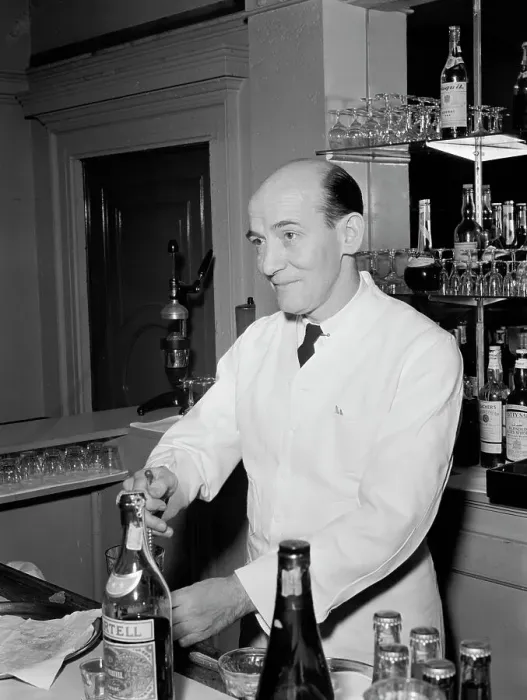 Framed Print : Portrait of Joe Helbock, Charlie's Tavern, New York, N.Y. ca. Mar. 1947. Creator: William Paul Gottlieb Framed Print : Portrait of Joe Helbock, Charlie's Tavern, New York, N.Y. ca. Mar. 1947. Creator: William Paul Gottlieb