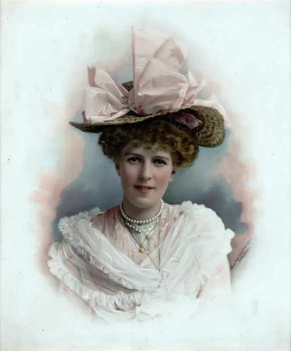 Framed Print : Portrait of a lady, early 20th century. Creator: Lambert Weston & Son Framed Print : Portrait of a lady, early 20th century. Creator: Lambert Weston & Son