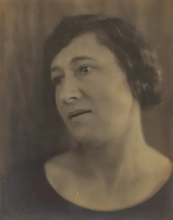 Framed Print : Portrait of Leah Brenner's Mother, 1924. Creator: Tina Modotti. Portrait of Leah Brenner's Mother, 1924. Creator: Tina Modotti Framed Print : Portrait of Leah Brenner's Mother, 1924. Creator: Tina Modotti. Portrait of Leah Brenner's Mother, 1924. Creator: Tina Modotti
