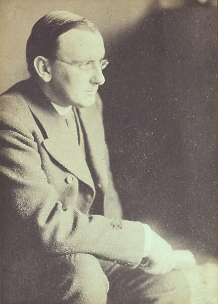 Portrait of man wearing glasses, seated with elbow resting on right knee, c1900. Creator: Eva Watson-Schutze