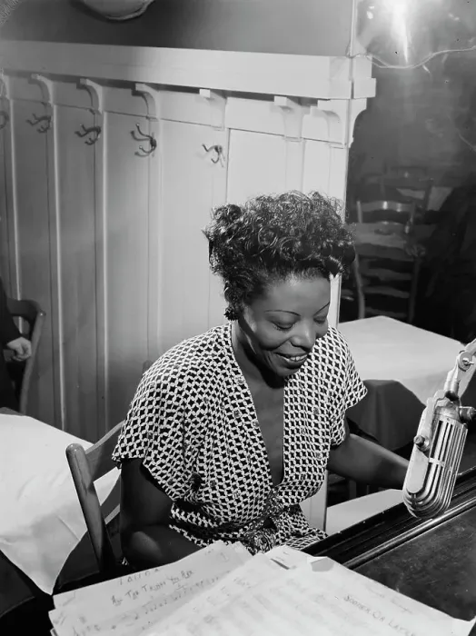 Framed Print : Portrait of Mary Lou Williams, New York, N.Y. ca. 1946. Creator: William Paul Gottlieb Framed Print : Portrait of Mary Lou Williams, New York, N.Y. ca. 1946. Creator: William Paul Gottlieb