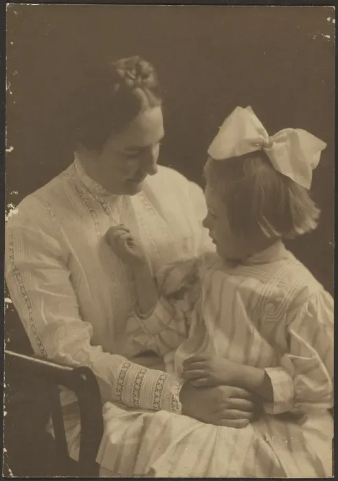 Framed Print : Portrait of Mother and Child with Big Bow, 1907-1924. Creator: Louis Fleckenstein Framed Print : Portrait of Mother and Child with Big Bow, 1907-1924. Creator: Louis Fleckenstein
