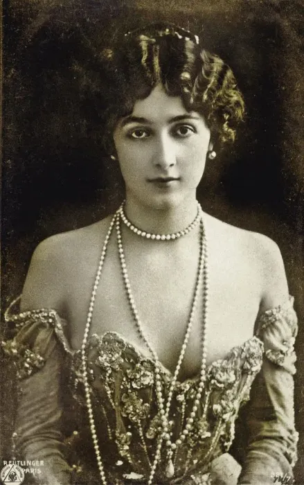 Framed Print : Portrait of the opera singer Lina Cavalieri (1874-1944) Framed Print : Portrait of the opera singer Lina Cavalieri (1874-1944)