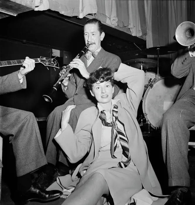 Framed Print : Portrait of Pee Wee Russell and Linda Keene, Eddie Condon's, New York, N.Y. 1946. Creator: William Paul Gottlieb Framed Print : Portrait of Pee Wee Russell and Linda Keene, Eddie Condon's, New York, N.Y. 1946. Creator: William Paul Gottlieb