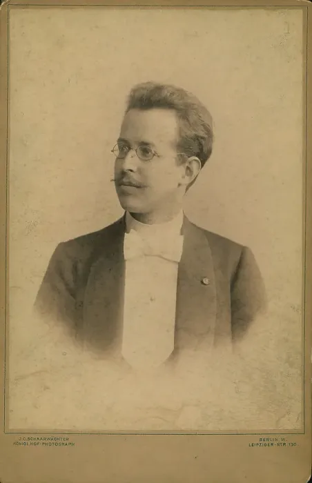 Framed Print : Portrait of the pianist and composer José Vianna da Motta (1868-1948), c. 1898. Creator: Schaarwächter, Julius Cornelius (1847-1904) Framed Print : Portrait of the pianist and composer José Vianna da Motta (1868-1948), c. 1898. Creator: Schaarwächter, Julius Cornelius (1847-1904)
