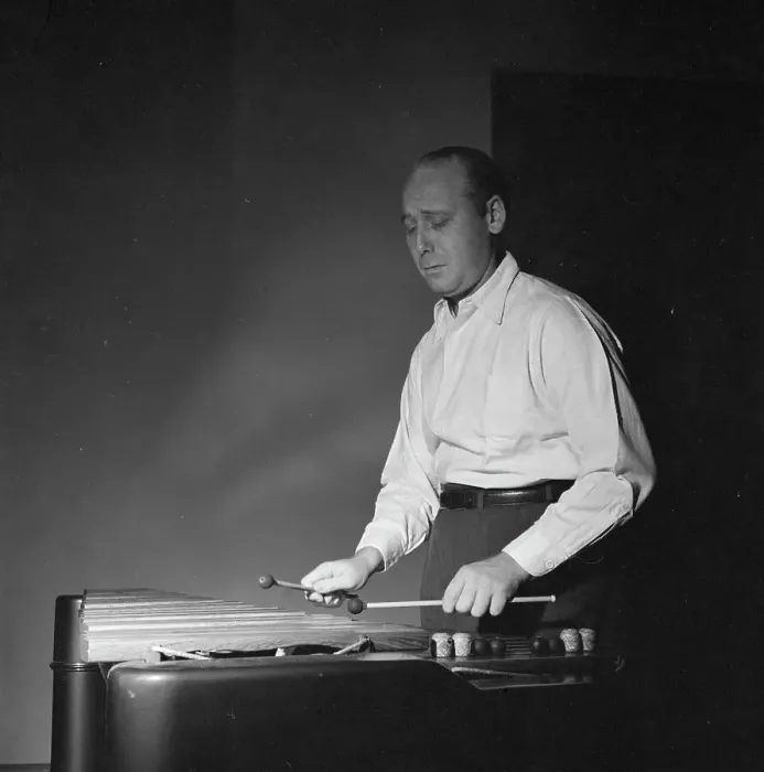 Framed Print : Portrait of Red Norvo, New York, N.Y.(?), ca. Feb. 1947. Creator: William Paul Gottlieb Framed Print : Portrait of Red Norvo, New York, N.Y.(?), ca. Feb. 1947. Creator: William Paul Gottlieb