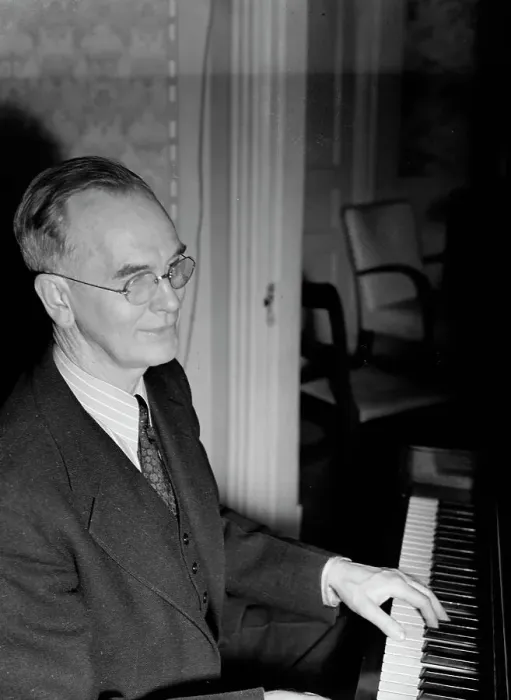 Framed Print : Portrait of Roy J. Carew in his home, 818 Quintana Place NW, Washington, D.C. ca. Feb. 1942. Creator: William Paul Gottlieb Framed Print : Portrait of Roy J. Carew in his home, 818 Quintana Place NW, Washington, D.C. ca. Feb. 1942. Creator: William Paul Gottlieb