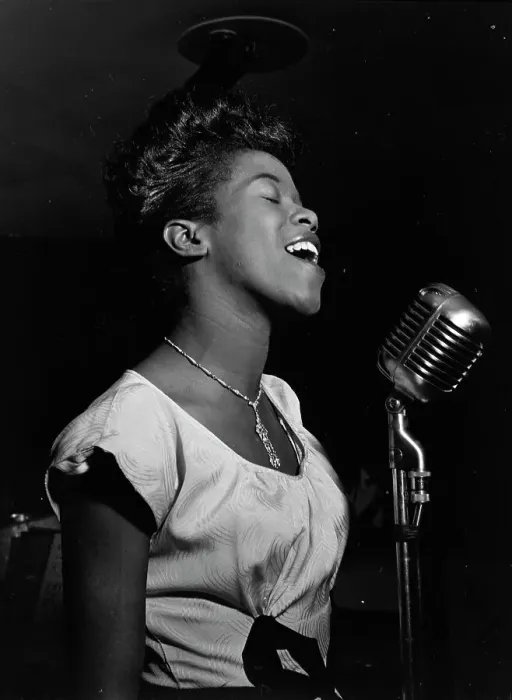 Framed Print : Portrait of Sarah Vaughan, Café Society (Downtown)(?), New York, N.Y. ca. Aug. 1946. Creator: William Paul Gottlieb Framed Print : Portrait of Sarah Vaughan, Café Society (Downtown)(?), New York, N.Y. ca. Aug. 1946. Creator: William Paul Gottlieb