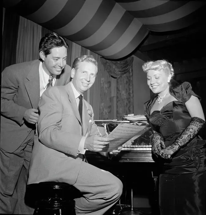 Framed Print : Portrait of Skitch Henderson and Andy Russell, Eddie Condon's, New York, N.Y. ca. Aug. 1947. Creator: William Paul Gottlieb Framed Print : Portrait of Skitch Henderson and Andy Russell, Eddie Condon's, New York, N.Y. ca. Aug. 1947. Creator: William Paul Gottlieb