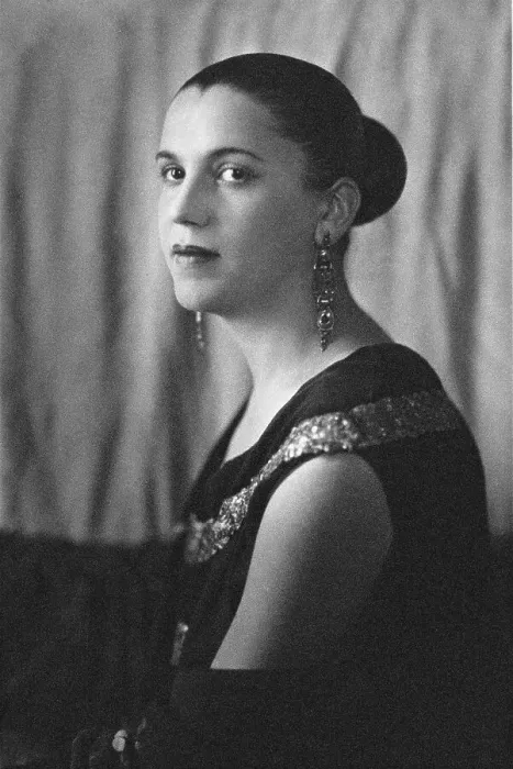 Framed Print : Portrait of Tarsila do Amaral, Early 1920s. Creator: Anonymous Framed Print : Portrait of Tarsila do Amaral, Early 1920s. Creator: Anonymous