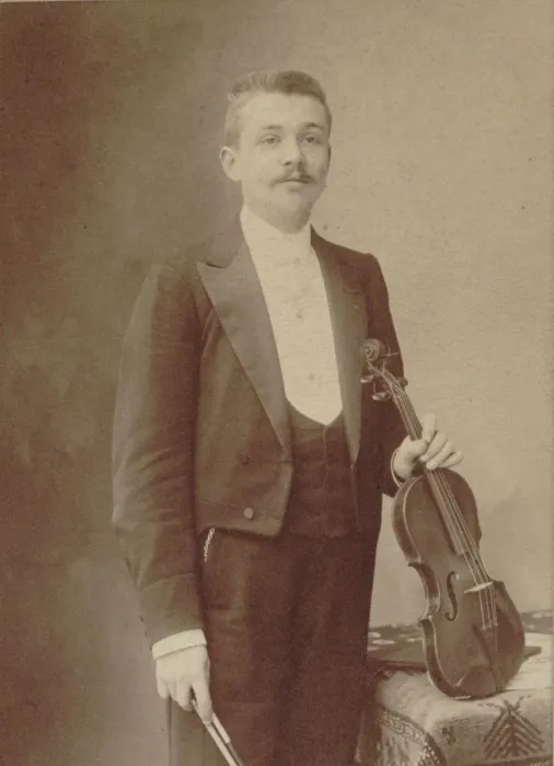 Framed Print : Portrait of the violinist and composer Henri Marteau (1874-1934) Framed Print : Portrait of the violinist and composer Henri Marteau (1874-1934)