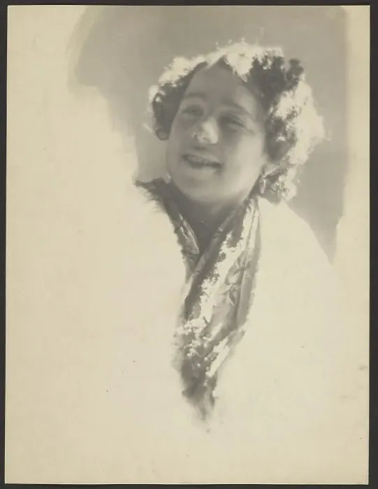 Framed Print : Portrait of a woman, 1907. Creator: Adolph de Meyer Framed Print : Portrait of a woman, 1907. Creator: Adolph de Meyer