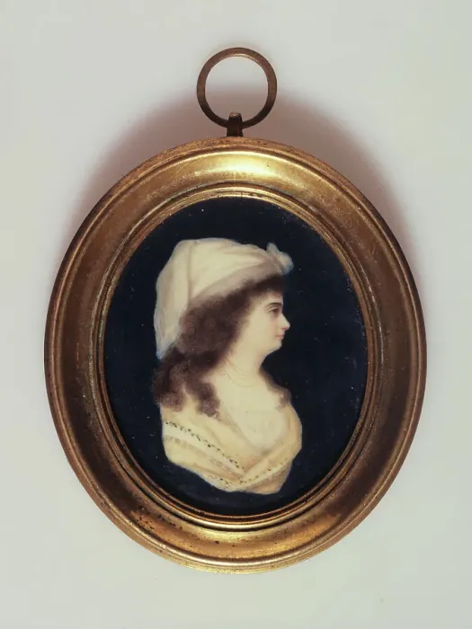 Framed Print : Portrait of a woman in a cameo style, c1800. Creator: English School Framed Print : Portrait of a woman in a cameo style, c1800. Creator: English School