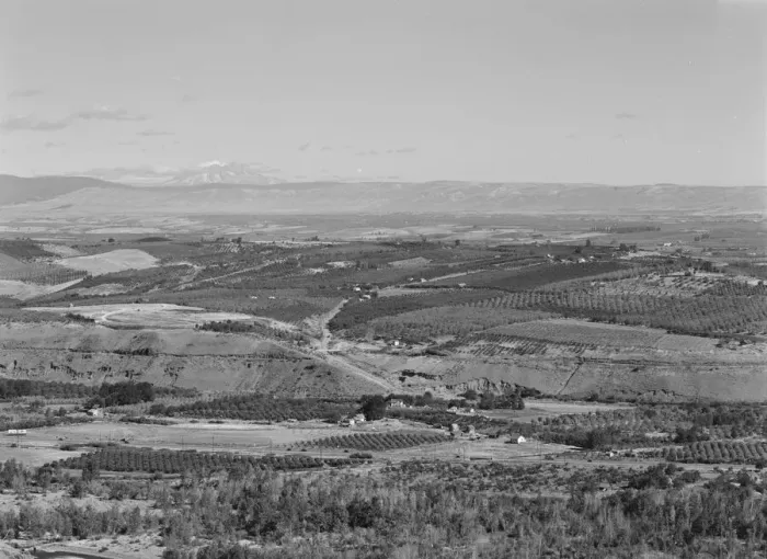 Framed Print : Possibly: Looking down on part of the Valley, approximately six miles from Yakima, Washington, 1939. Creator: Dorothea Lange Framed Print : Possibly: Looking down on part of the Valley, approximately six miles from Yakima, Washington, 1939. Creator: Dorothea Lange