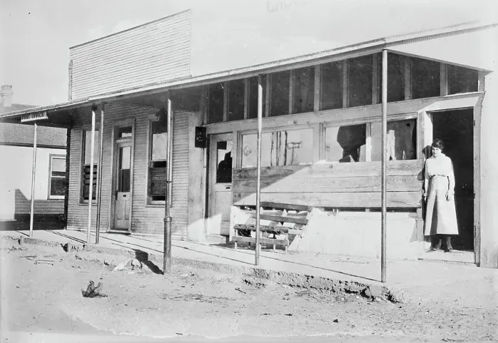 Framed Print : Post Office, Columbus, N.M. 1916. Creator: Bain News Service Framed Print : Post Office, Columbus, N.M. 1916. Creator: Bain News Service