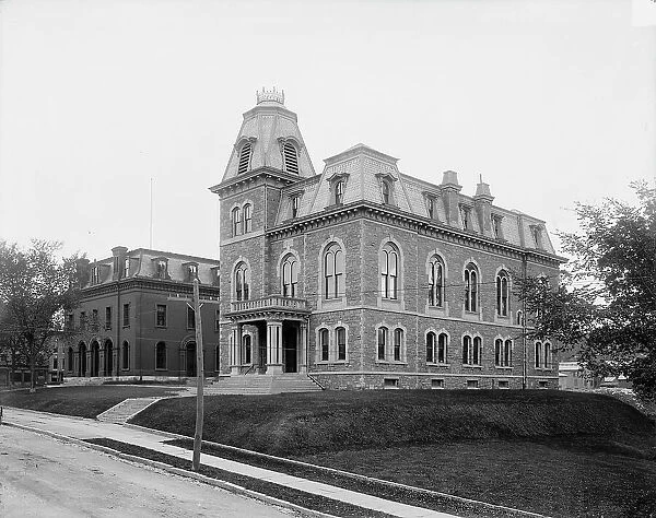 Post office and court house, Burlington, Vt. between 1900 and 1905. Creator: Unknown