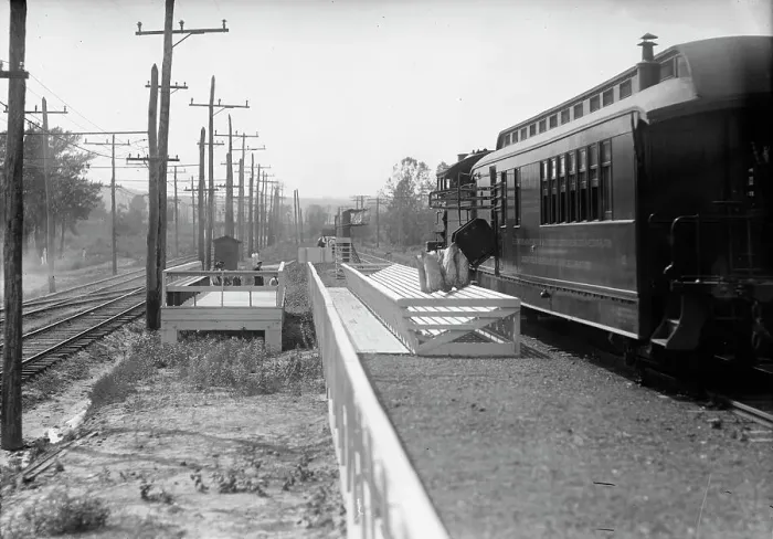 Framed Print : Post office Department, Hupp Auto Railway Service, 1912. Creator: Harris & Ewing. Post office Department, Hupp Auto Railway Service, 1912. Creator: Harris & Ewing