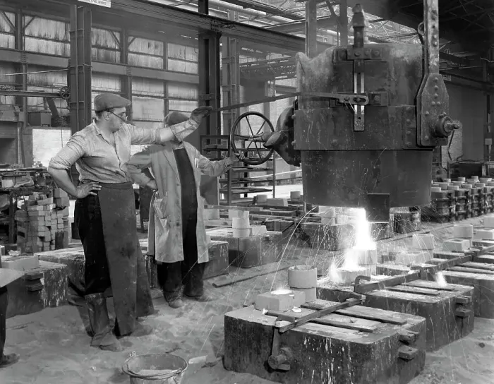 Framed Print : Pouring a small casting at Edgar Allens Steel foundry, Sheffield, South Yorkshire, 1963 Framed Print : Pouring a small casting at Edgar Allens Steel foundry, Sheffield, South Yorkshire, 1963