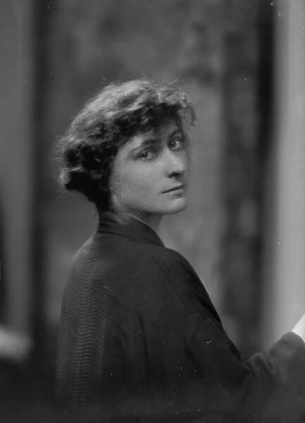 Powell, Alexander, Mrs. portrait photograph, 1916 Jan. 11. Creator: Arnold Genthe