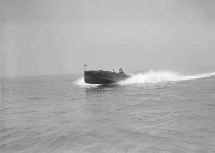 Framed Print : The power boat Maple-Leaf III under way, 1911. Creator: Kirk & Sons of Cowes Framed Print : The power boat Maple-Leaf III under way, 1911. Creator: Kirk & Sons of Cowes