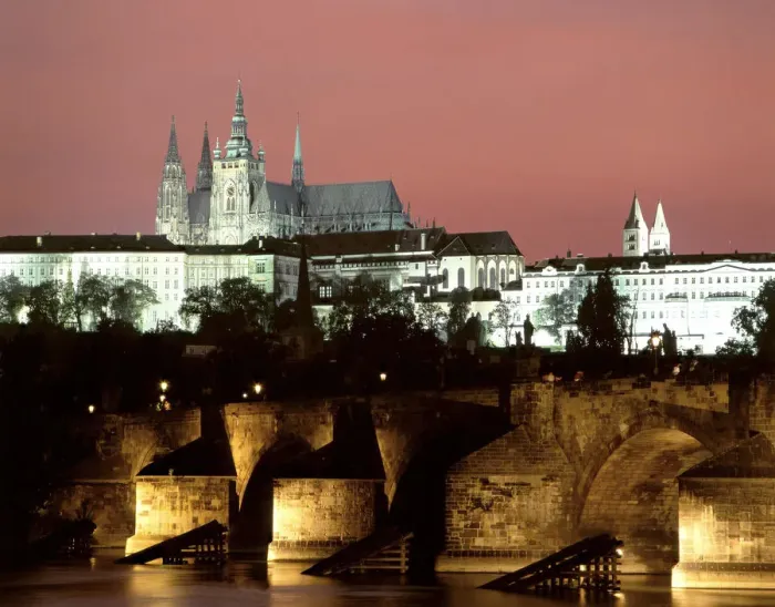 Framed Print : Prague Castle and St Vitus Cathedral, Czech Republic Framed Print : Prague Castle and St Vitus Cathedral, Czech Republic