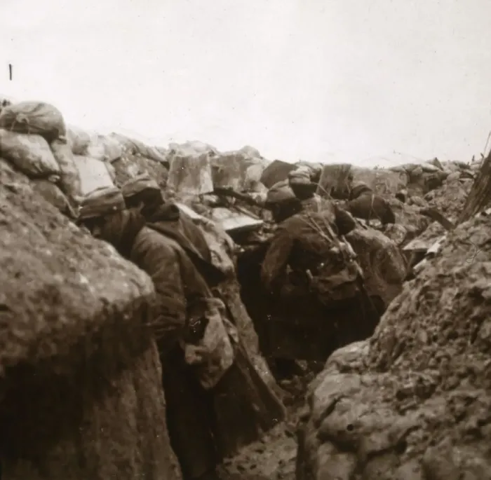 Framed Print : Preparing for attack, Arne, Northern France, c1914-c1918 Framed Print : Preparing for attack, Arne, Northern France, c1914-c1918