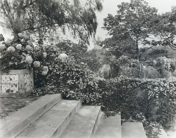 Framed Print : Pre`s Choisis, Albert Herter house, Georgica Pond, East Hampton, New York, 1913. Creator: Frances Benjamin Johnston. Pre`s Choisis, Albert Herter house, Georgica Pond, East Hampton, New York, 1913. Creator: Frances Benjamin Johnston Framed Print : Pre`s Choisis, Albert Herter house, Georgica Pond, East Hampton, New York, 1913. Creator: Frances Benjamin Johnston. Pre`s Choisis, Albert Herter house, Georgica Pond, East Hampton, New York, 1913. Creator: Frances Benjamin Johnston