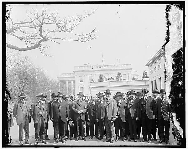 Pres. Wilson and Agriculture Advisory Committee, between 1910 and 1920. Creator: Harris & Ewing. Pres. Wilson and Agriculture Advisory Committee, between 1910 and 1920. Creator: Harris & Ewing
