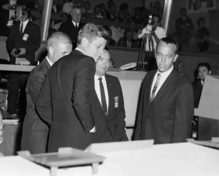 Framed Print : President Kennedy tours Mercury Control Center, Cape Canaveral, Florida, USA, 1962 Framed Print : President Kennedy tours Mercury Control Center, Cape Canaveral, Florida, USA, 1962