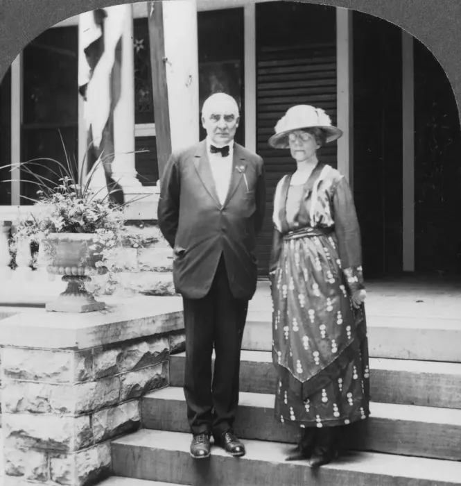 Framed Print : President and Mrs Harding at their home, Marion, Illinois, USA, c1921-c1923. Artist: Keystone View Company Framed Print : President and Mrs Harding at their home, Marion, Illinois, USA, c1921-c1923. Artist: Keystone View Company