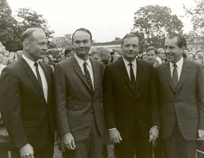 Framed Print : President Nixon meets the Apollo 11 astronauts on the lawn of the White House Framed Print : President Nixon meets the Apollo 11 astronauts on the lawn of the White House