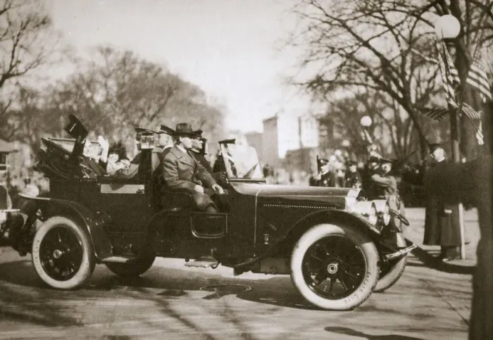 Framed Print : US President Warren G Harding returning from his inauguration, Washington DC, USA, 4th March 1921 Framed Print : US President Warren G Harding returning from his inauguration, Washington DC, USA, 4th March 1921