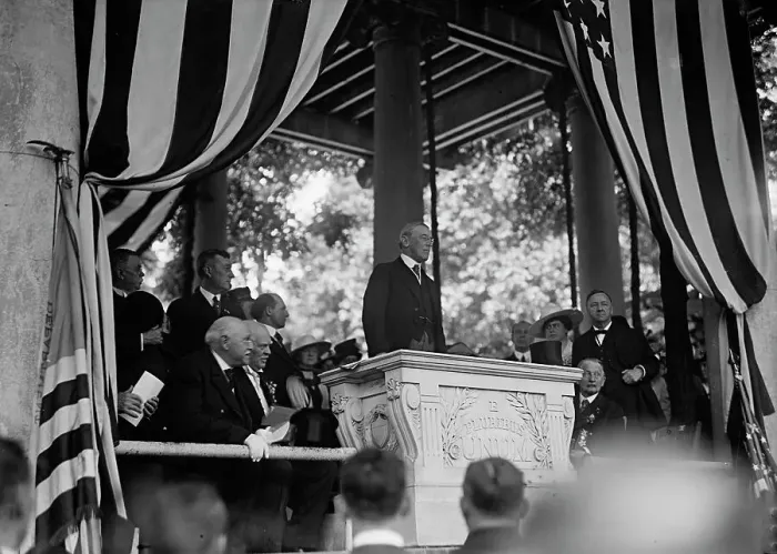 Framed Print : President Wilson Speaking, Memorial Day, Arlington National Cemetery, 1917. Creator: Harris & Ewing. President Wilson Speaking, Memorial Day, Arlington National Cemetery, 1917. Creator: Harris & Ewing Framed Print : President Wilson Speaking, Memorial Day, Arlington National Cemetery, 1917. Creator: Harris & Ewing. President Wilson Speaking, Memorial Day, Arlington National Cemetery, 1917. Creator: Harris & Ewing