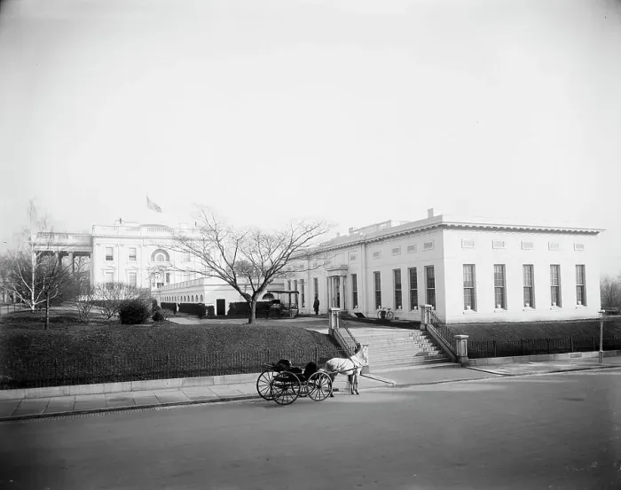 Framed Print : Presidential office and White House, Wash. D.C. between 1900 and 1910. Creator: Unknown Framed Print : Presidential office and White House, Wash. D.C. between 1900 and 1910. Creator: Unknown