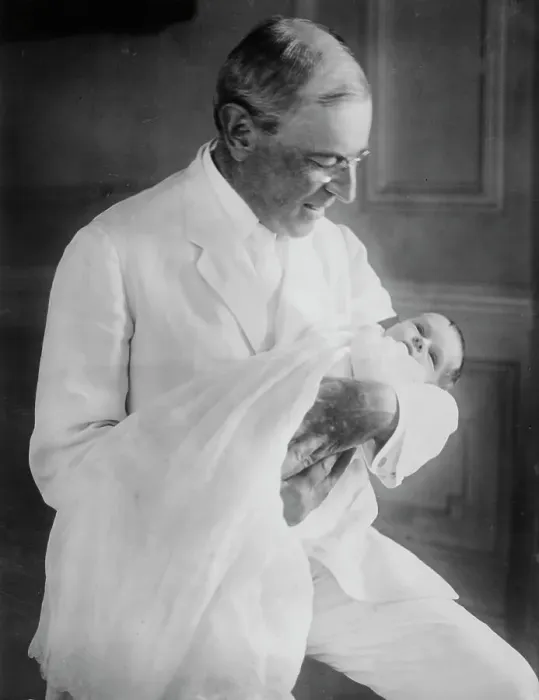 Framed Print : Pres't [i.e. President] Wilson and McAdoo Baby, 1915. Creator: Bain News Service