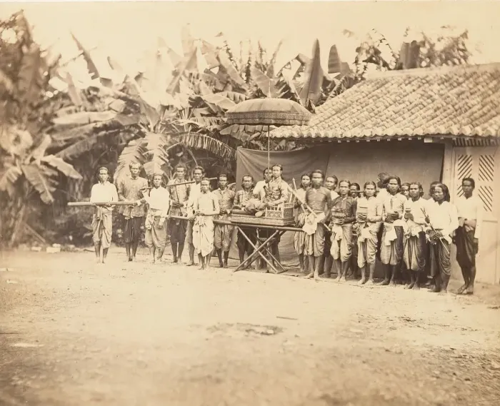 Framed Print : Prince Cambodgien et son Cortege, 1866. Creator: Emile Gsell Framed Print : Prince Cambodgien et son Cortege, 1866. Creator: Emile Gsell