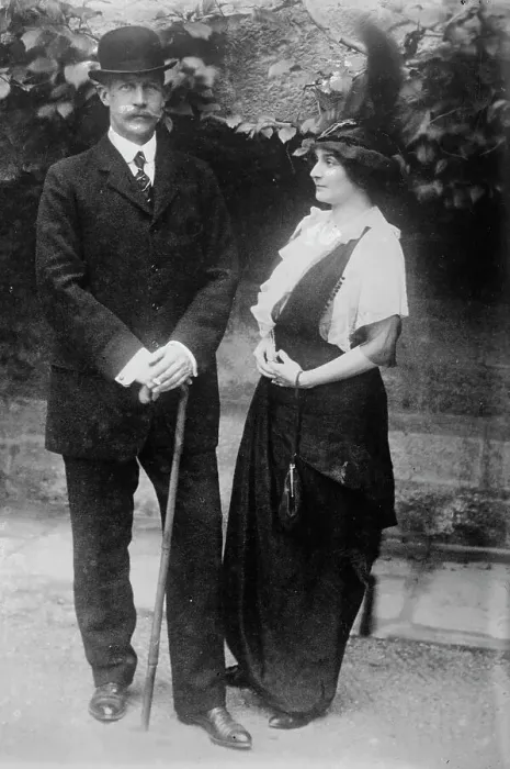 Framed Print : Prince Geo. of Greece and wife, between c1910 and c1915. Creator: Bain News Service Framed Print : Prince Geo. of Greece and wife, between c1910 and c1915. Creator: Bain News Service