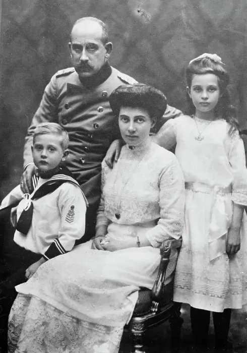Framed Print : Prince Max of Baden, Pr'ss [i.e. Princess] Marie Alexandra, Prince Berthold... between c1910-c1915 Creator: Bain News Service