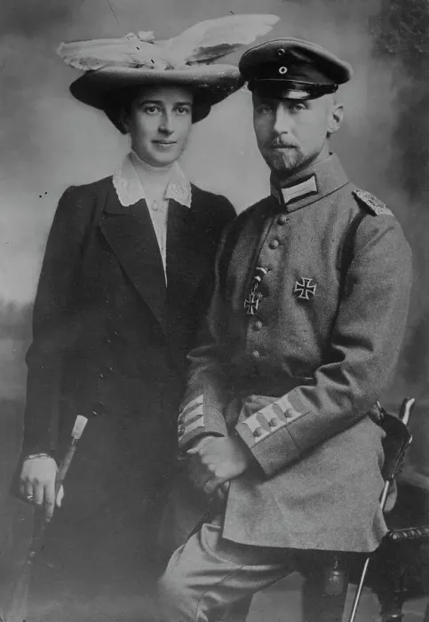 Framed Print : Prince Oscar & wife, between c1910 and c1915. Creator: Bain News Service Framed Print : Prince Oscar & wife, between c1910 and c1915. Creator: Bain News Service