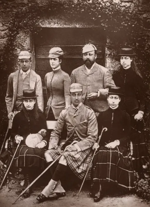 Framed Print : The Prince and Princess of Wales in shooting dress, 1900. Artist: Russell & Sons Framed Print : The Prince and Princess of Wales in shooting dress, 1900. Artist: Russell & Sons