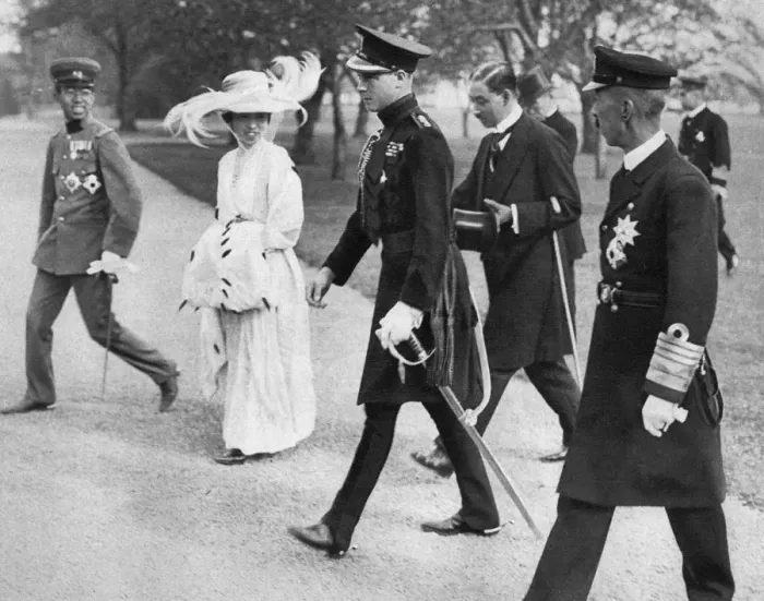Framed Print : The Prince of Wales with the Empress and Crown Prince of Japan, Tokyo, 1922 Framed Print : The Prince of Wales with the Empress and Crown Prince of Japan, Tokyo, 1922