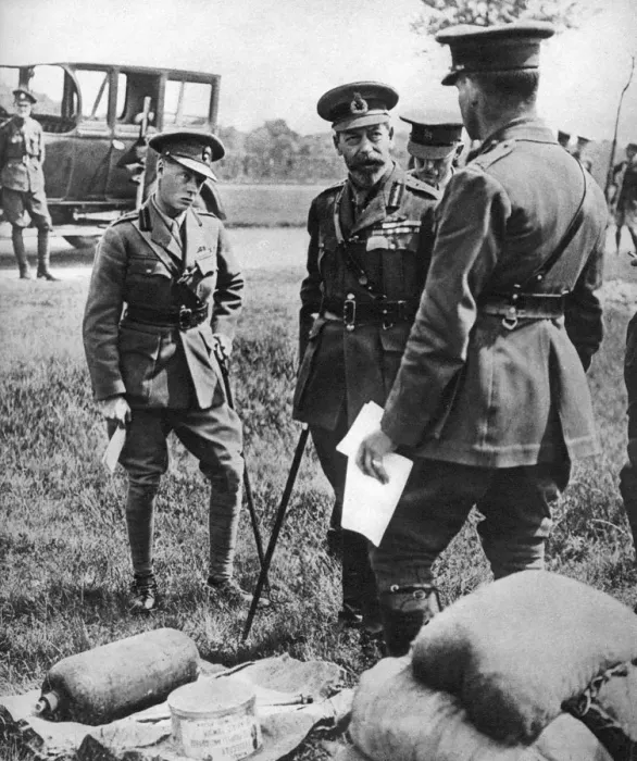 Framed Print : The Prince of Wales with George V, at a gas school during the First World War, 1914-1918 Framed Print : The Prince of Wales with George V, at a gas school during the First World War, 1914-1918